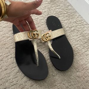 Gucci thong sandals ! Only worn 5x size 39.5 . Fits size 9